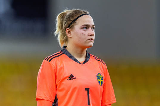 Sveriges målvakt Mathilda Andersson vid line up