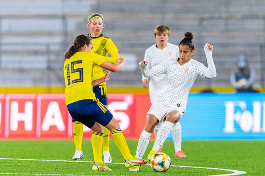 Sveriges Victoria Svanström och Frankrikes Ines Belmiliani