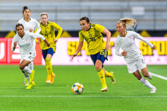Sveriges Victoria Svanström och Frankrikes Lola Gsalter