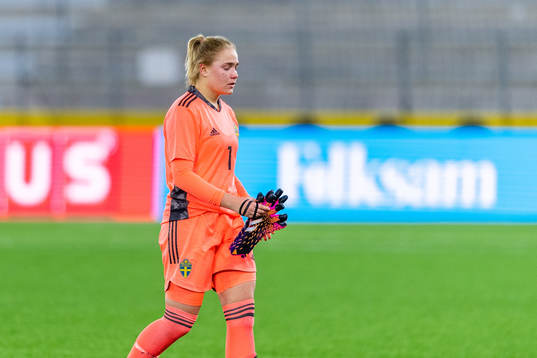 Sveriges målvakt Mathilda Andersson deppar