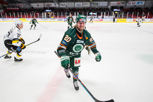 Kristianstads Erik Flood har ont