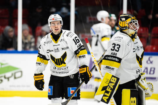 Västerås Filip Karlsson och målvakt Linus Ryttar deppar