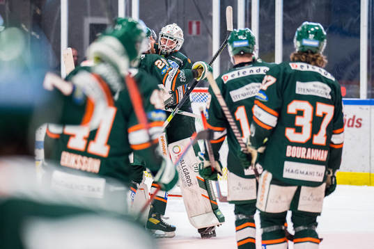Kristianstads målvakt Frederik Dichow jublar med Alex