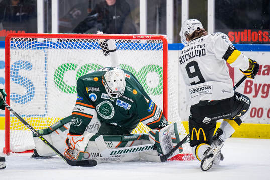 Västerås Mikael Frycklund oroar mot Kristianstads