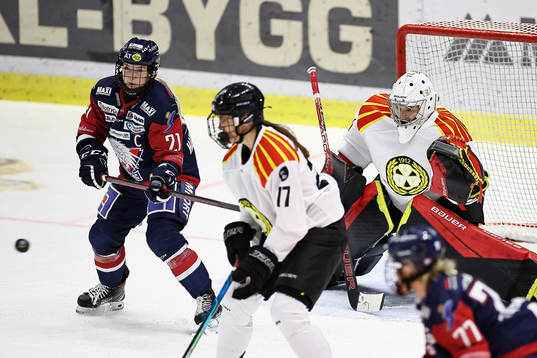 Linköpings Madelen Haug Hansen och Brynäs målvakt