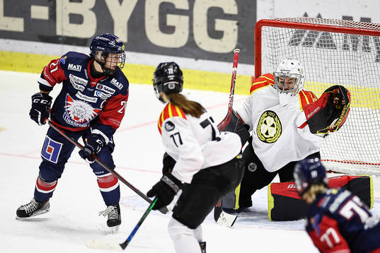 Linköpings Madelen Haug Hansen och Brynäs målvakt