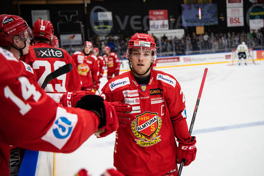 Almtunas Emil Berglund jublar