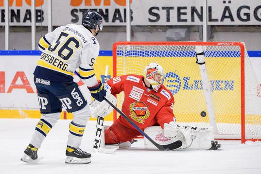 s Fredrik Forsberg gör mål bakom Almtunas målvakt Oscar