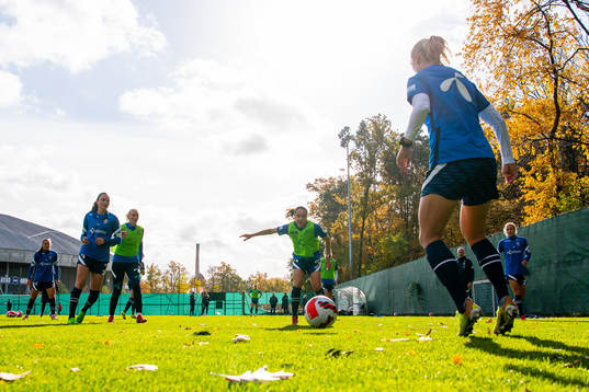 Heidi Ellingsen and players of the Norwegian women's