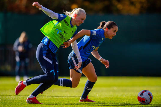 Karina Sævik and Heidi Ellingsen of the Norwegian women's