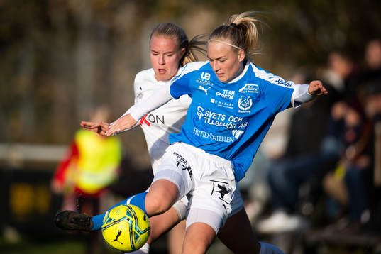 Hittarps Amanda Strandh trycker Hammenhögs Emma Nilsson i