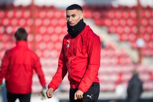Vasalunds Adam Id Salem innan fotbollsmatchen i Superettan