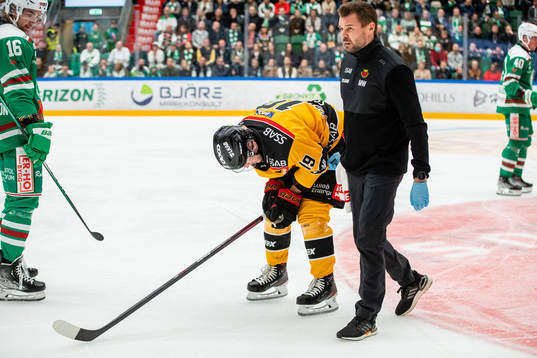 Luleås Konstantin Komarek har ont