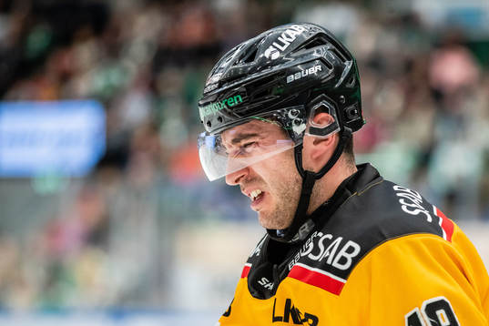 Luleås Konstantin Komarek har ont
