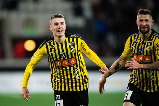 Häckens Patrik Wålemark och Joona Toivio jublar