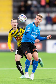 Häckens Patrik Wålemark och  Halmstads Andreas Bengtsson