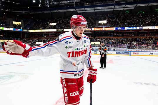 Timrås Sebastian Hartmann jublar