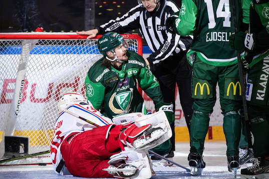 Färjestads Linus Johansson jublar