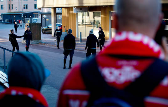 Örebrospelarna värmer upp