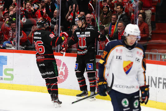 Örebros Rodrigo Abols och Robin Kovacs jublar