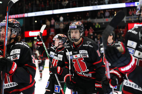 Örebros Leo Carlsson jublar