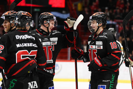 Örebros Leo Carlsson jublar