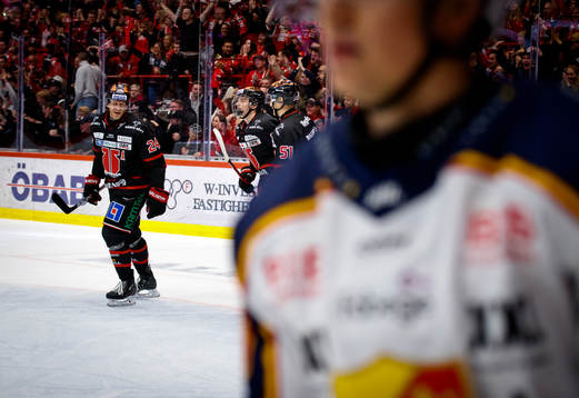 Örebros Leo Carlsson gör 4-3 och jublar med Kristian