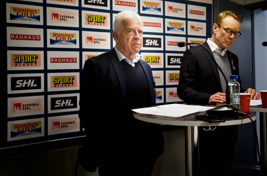 Djurgårdens tränare Barry Smith och Örebros tränare