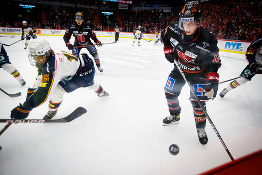 Djurgårdens Liam Öhgren och Örebros Elias Ekström
