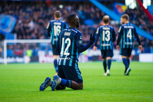 Djurgårdens Emmanuel Banda jublar