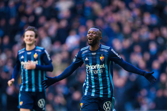 Djurgårdens Emmanuel Banda jublar