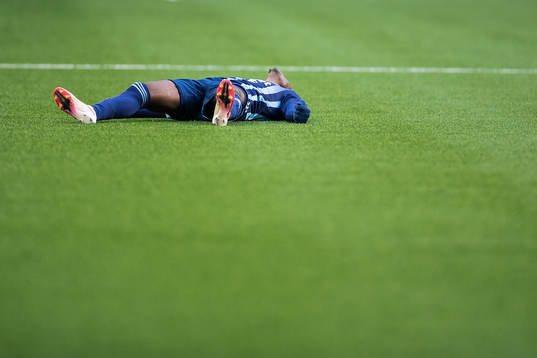 Djurgårdens Edward Chilufya har ont
