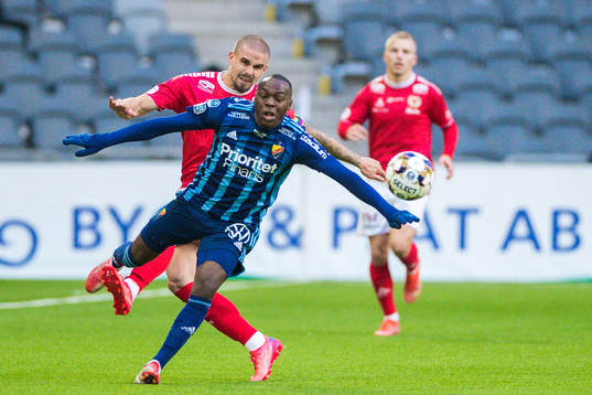 Kalmars Douglas Bergqvist och Djurgårdens Edward Chilufya