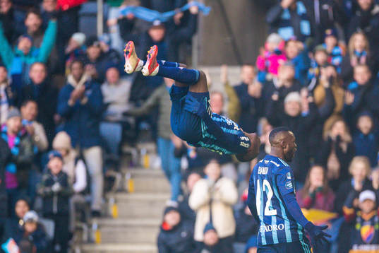 Djurgårdens Edward Chilufya jublar
