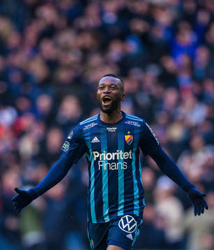 Djurgårdens Emmanuel Banda jublar