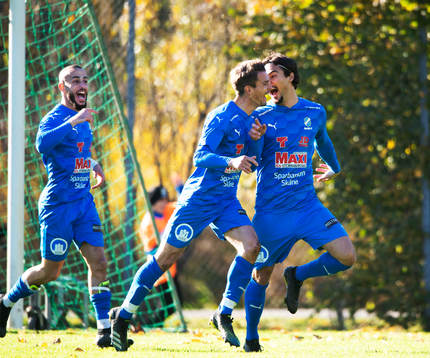 Nosaby firar 1-0 i matchen i division 2 mellan Nosaby IF