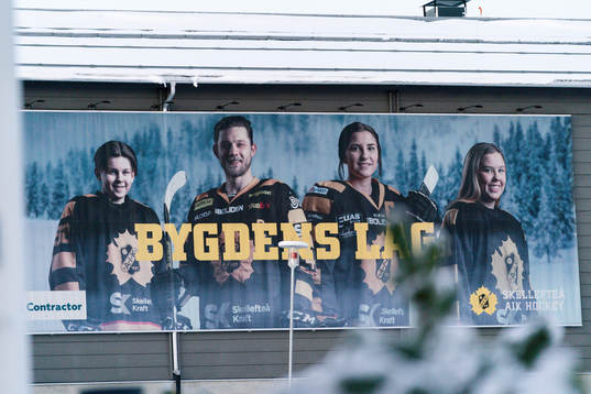 Reklamskylt utanför Skellefteå Kraft Arena