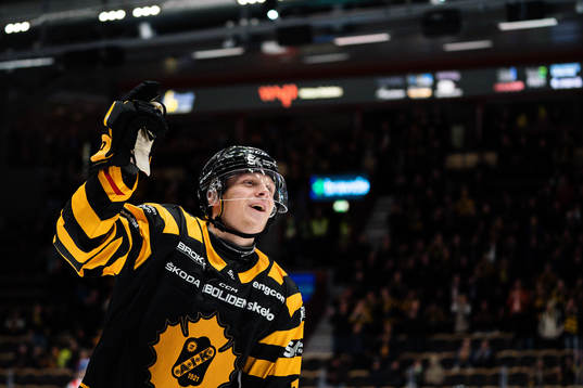Skellefteås Linus Lindström jublar