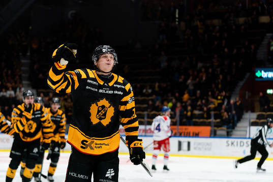 Skellefteås Linus Lindström jublar