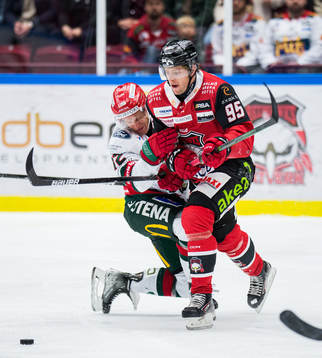 Frölundas Max Friberg och Malmö Redhawks Carl Persson