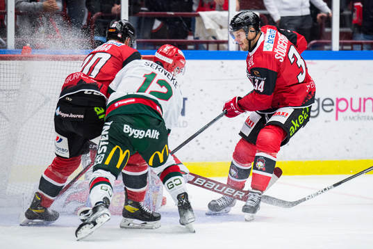 Malmö Redhawks Carl Söderberg oroar mot Frölundas
