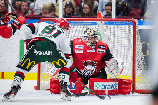 Frölundas Ryan Lasch oroar mot Malmö Redhawks målvakt