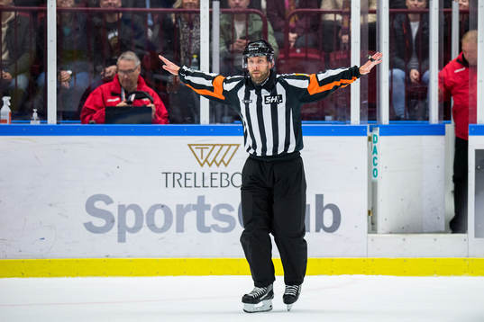 Domare Marcus Linde dömmer bort Malmö Redhawks 1-0 mål