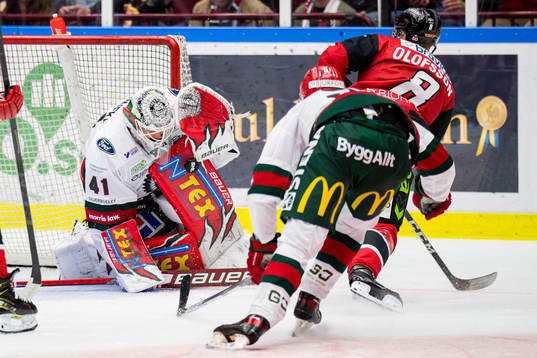 Malmö Redhawks Johan Olofsson och Frölundas målvakt
