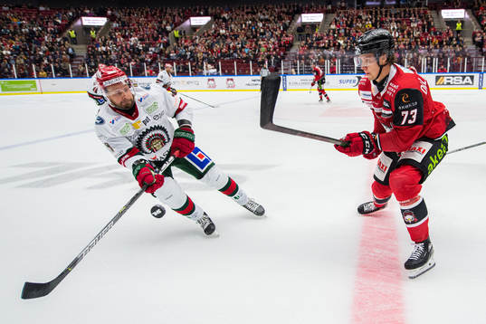 Frölundas Jan Mursak och Malmö Redhawks Adam Ollas