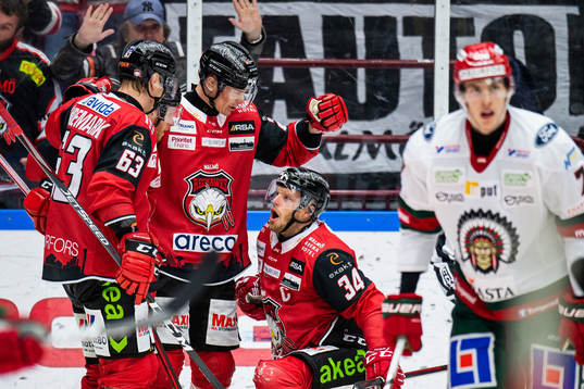 Malmö Redhawks Carl Söderberg jublar med Fredrik