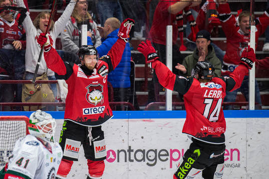 Malmö Redhawks Carl Söderberg jublar med Carl-Johan Lerby