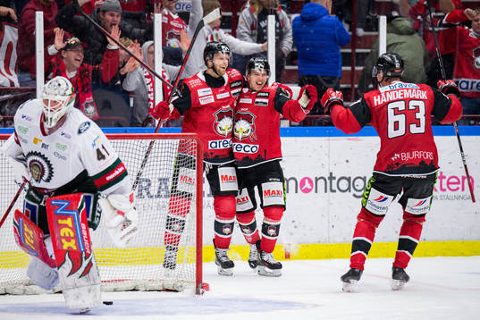 Malmö Redhawks Carl Söderberg jublar med Carl-Johan Lerby