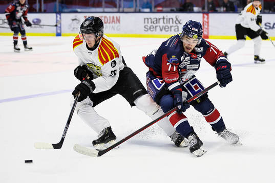 Brynäs Oskar Kvist och Linköpings Robert Lantosi