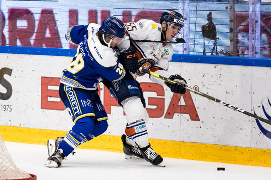 Leksands Justin Kloos och Växjös Miika Koivisto